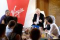Richard Branson lors d'une réunion de Virgin Galactic